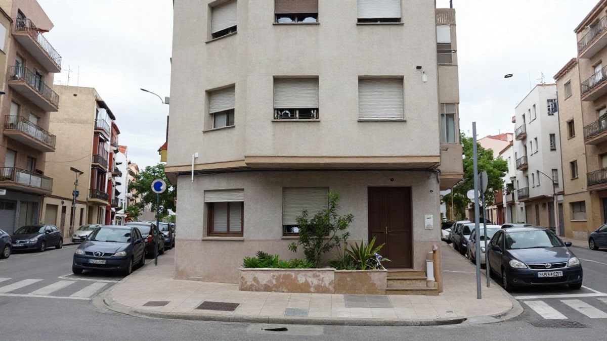 Imagen ilustrativa: fachada de un edificio de viviendas en un barrio de Barcelona